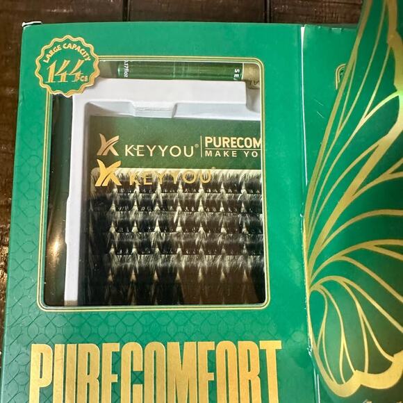 “Pure Comfort DIY Lash Cluster Kit – 144‑piece Clusters + Bond/Seal/Applicator - Picture 2 of 3
